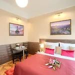 Milada Aparthotel 4*